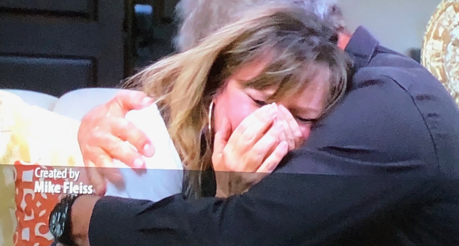 PHOTO Peter's Mom Crying In Her Husband's Arm Because She Disapproves Of Peter's Girl