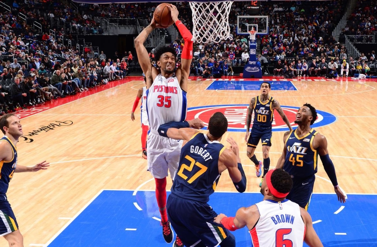 PHOTO Rudy Gobert Touching Christian Wood While Wood Dunks On Him