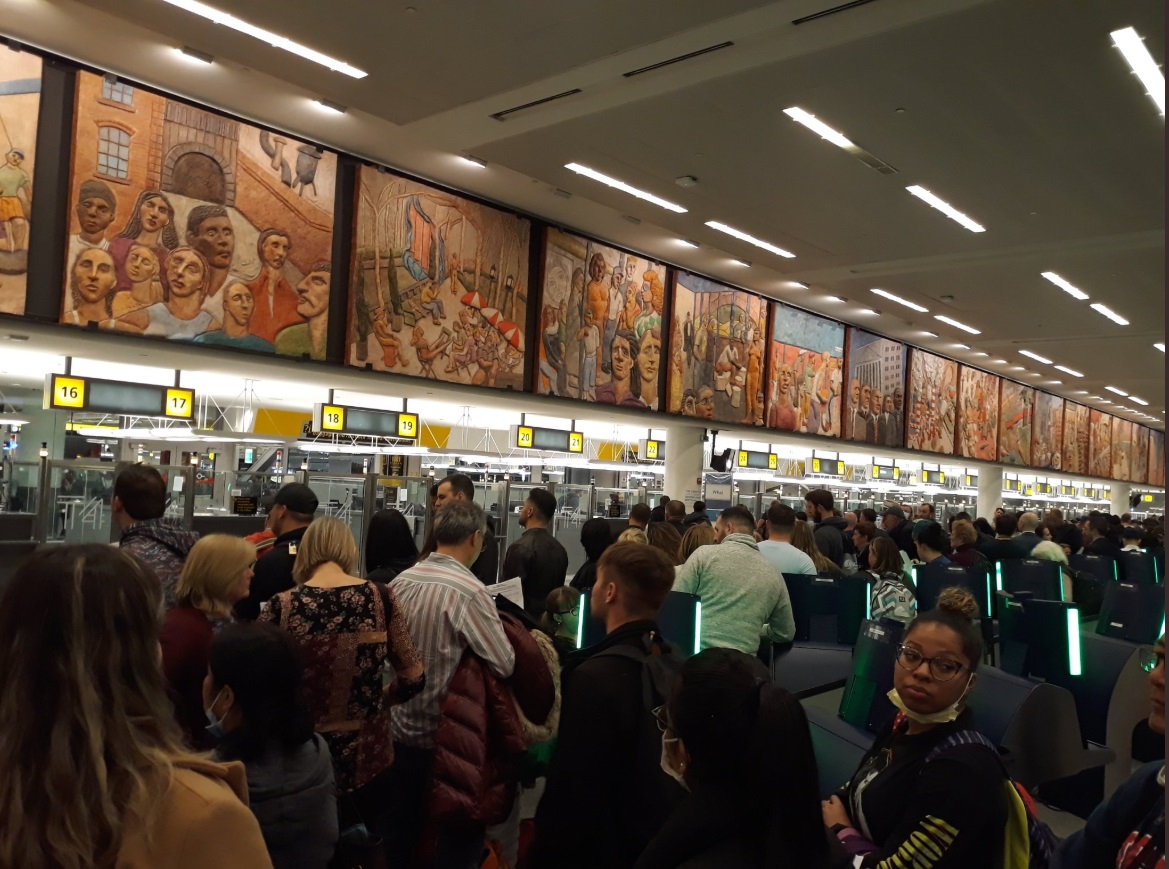 PHOTO Thousands Of Travelers At JFK Airport In New York City In VERY Long Lines In Close Quarters Waiting To Go Through US Customs' COVID-19 Screen Measures