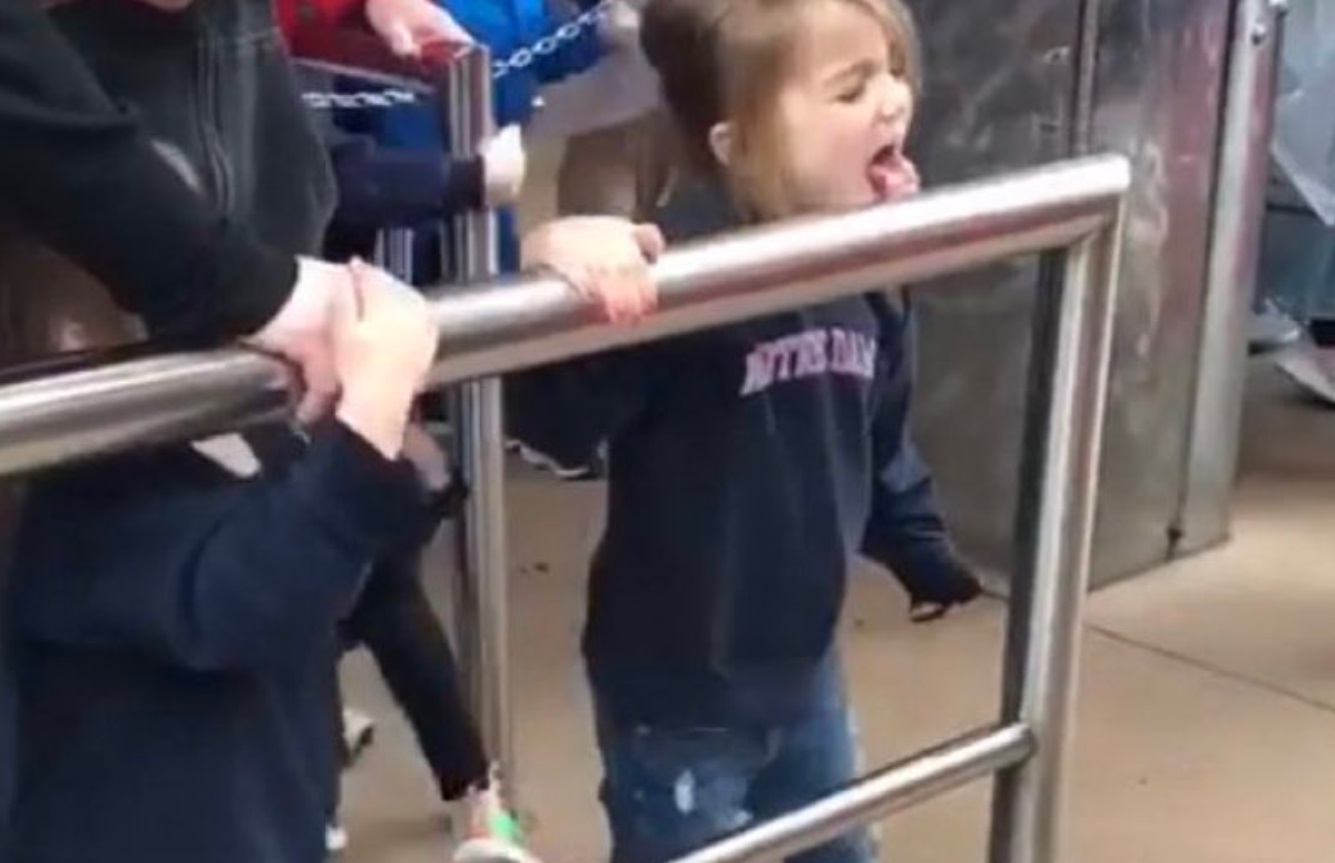 PHOTO Young Girl Licking Railing Despite Corona Virus Spreading Fast