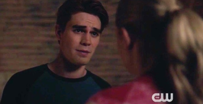 PHOTO Archie Looking At Betty With Puppy Eyes On Riverdale