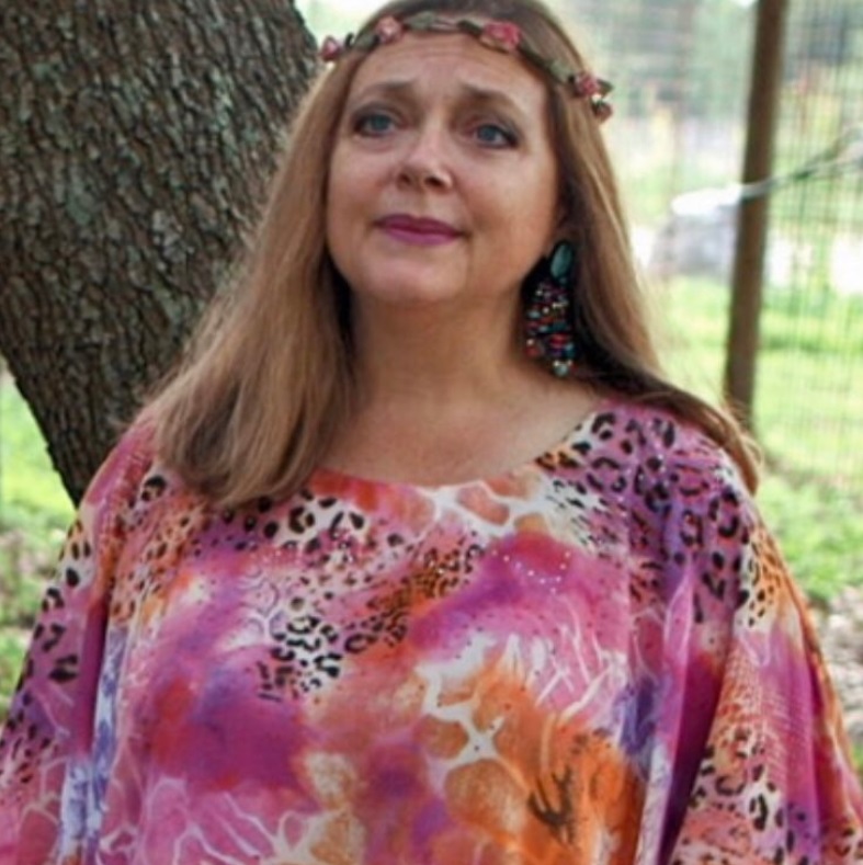 PHOTO Carol Baskins Dressed In Tie Dye Tiger Shirt As Producers Pull Up To Her House For Tiger King