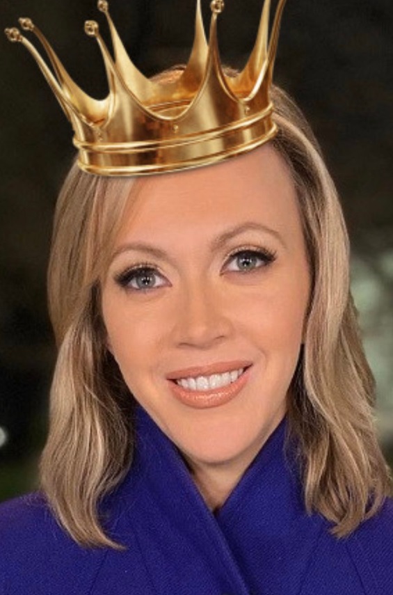 PHOTO Paula Reid Looking Like A Queen With A Crown On