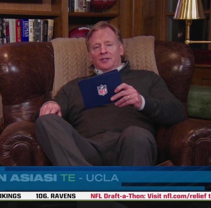 PHOTO Roger Goodell Slouching And Resting In His Chair During 3rd Round Of NFL Draft