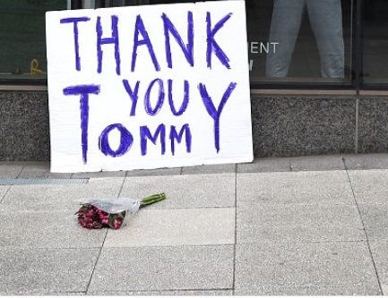 PHOTO Thank You Tommy Sign In Tampa Bay