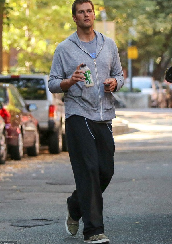 PHOTO Tom Brady Jogging Around Tampa Bay In Sweatsuit