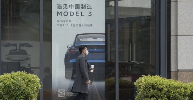 PHOTO Advertisment For Tesla Model 3 In China