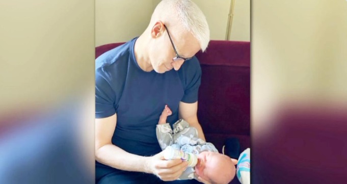 PHOTO Anderson Cooper Holding His Son