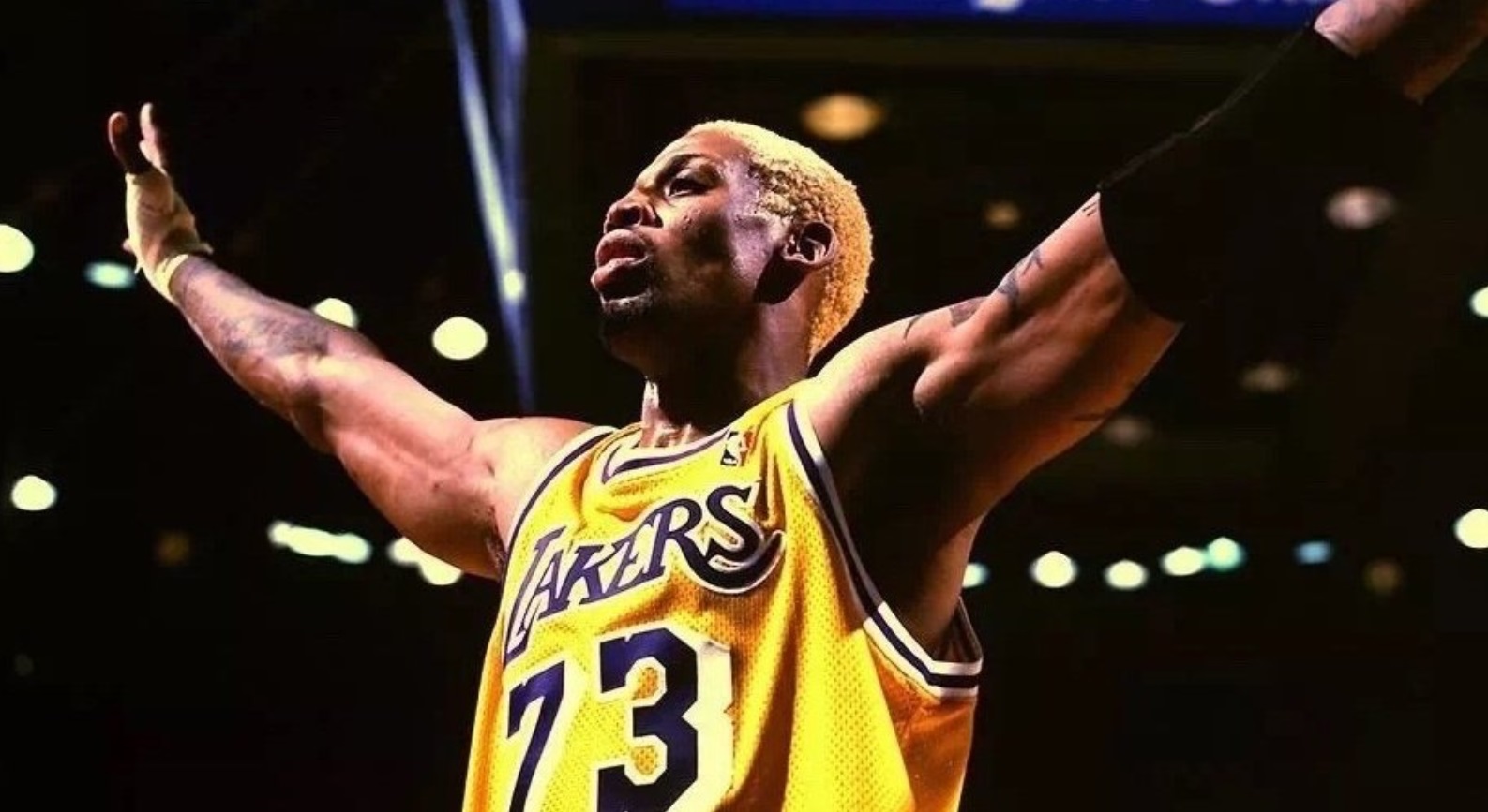 PHOTO Dennis Rodman In A Lakers Jersey