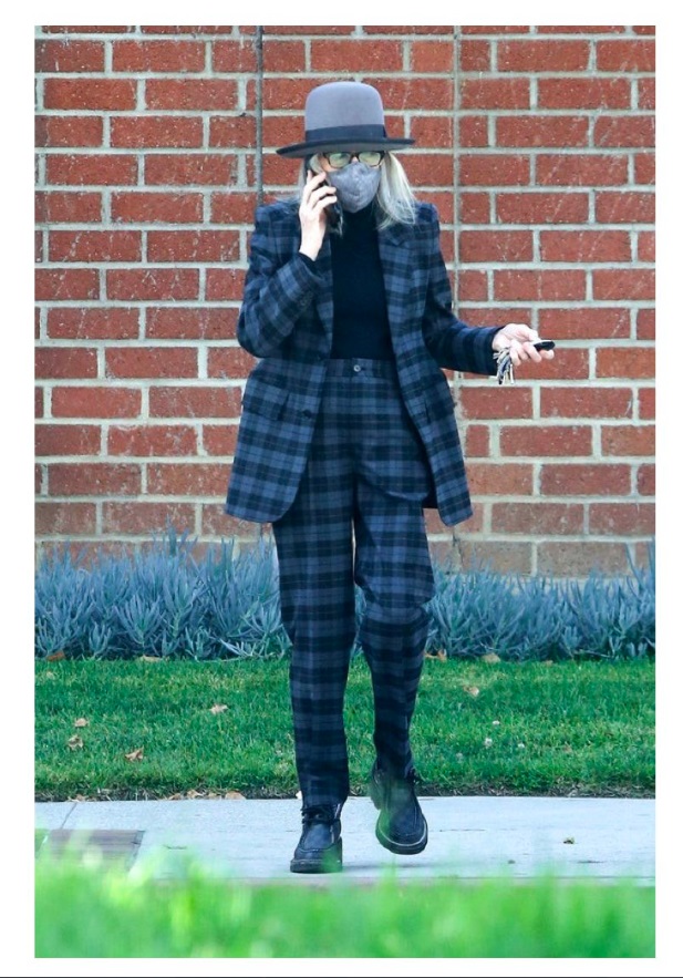 PHOTO Diane Keaton Not Being Recognized In Public By Wearing Face Mask