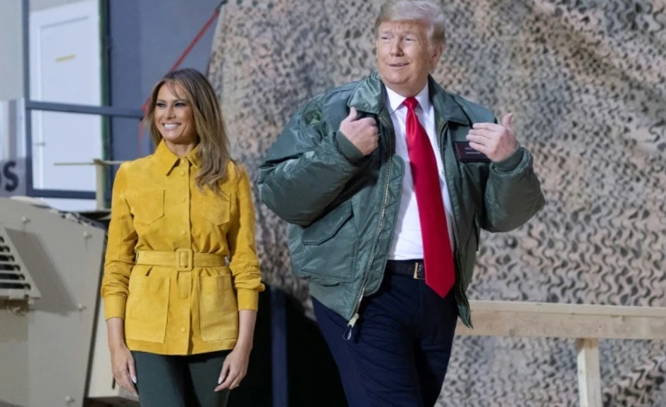 PHOTO Donald Trump Wearing A Straight Jacket