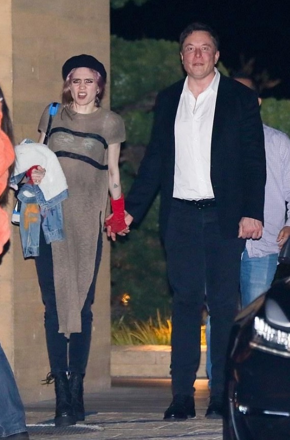PHOTO Elon Musk And Grimes Looking Rough Holding Hands Outside Hospital