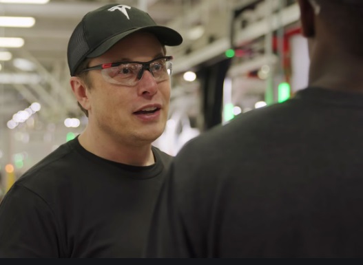 PHOTO Elon Musk Looking Like A Space Martian Wearig Goggle Inside Tesla Factory