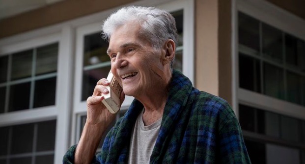 PHOTO Fred Willard On His Brick Phone