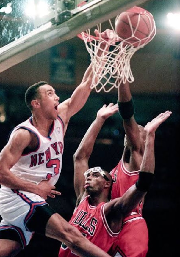 PHOTO John Starks Over Powering Michael Jordan In The Last Dance