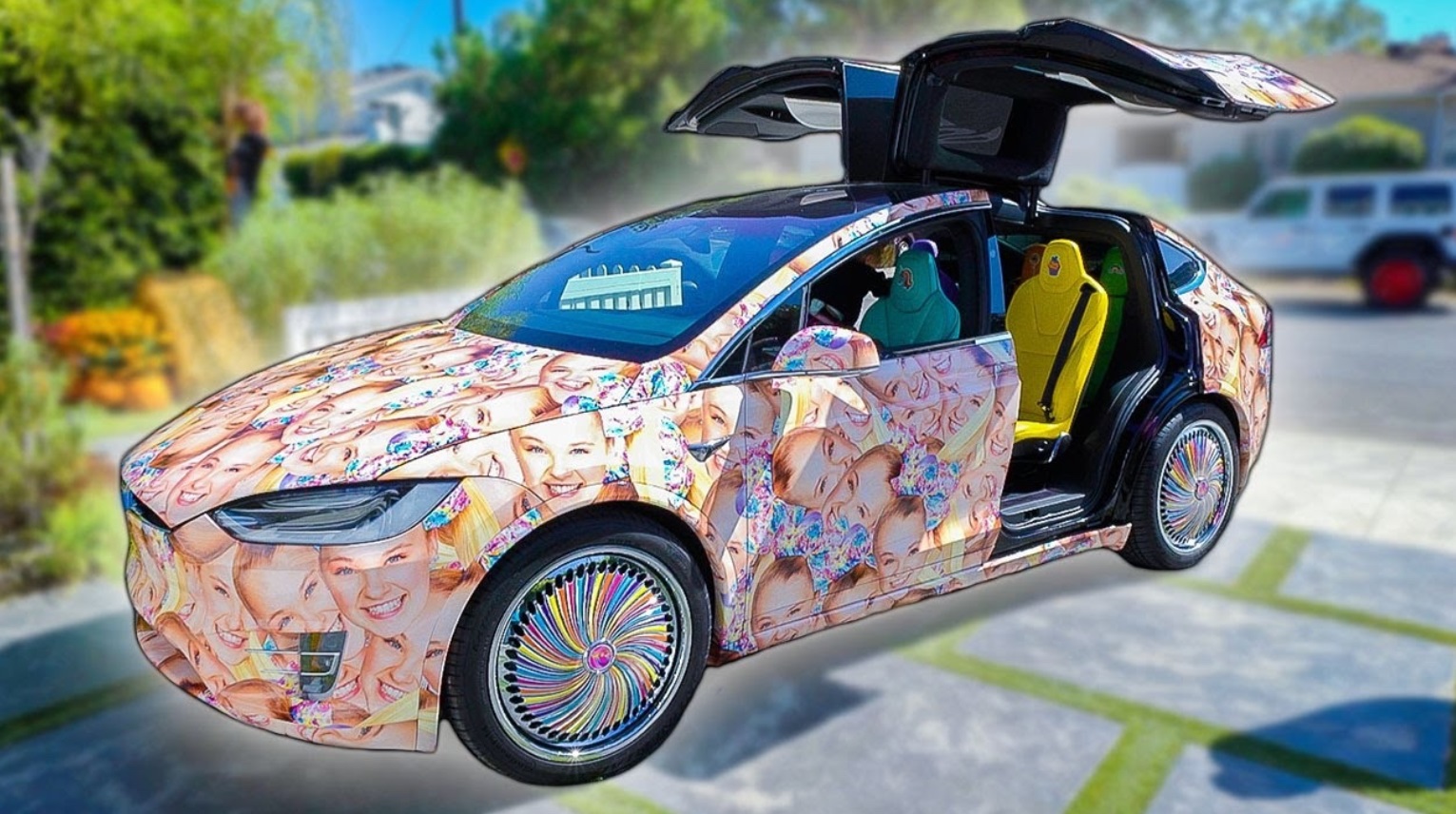 PHOTO Jojo Siwa’s Customized Tesla