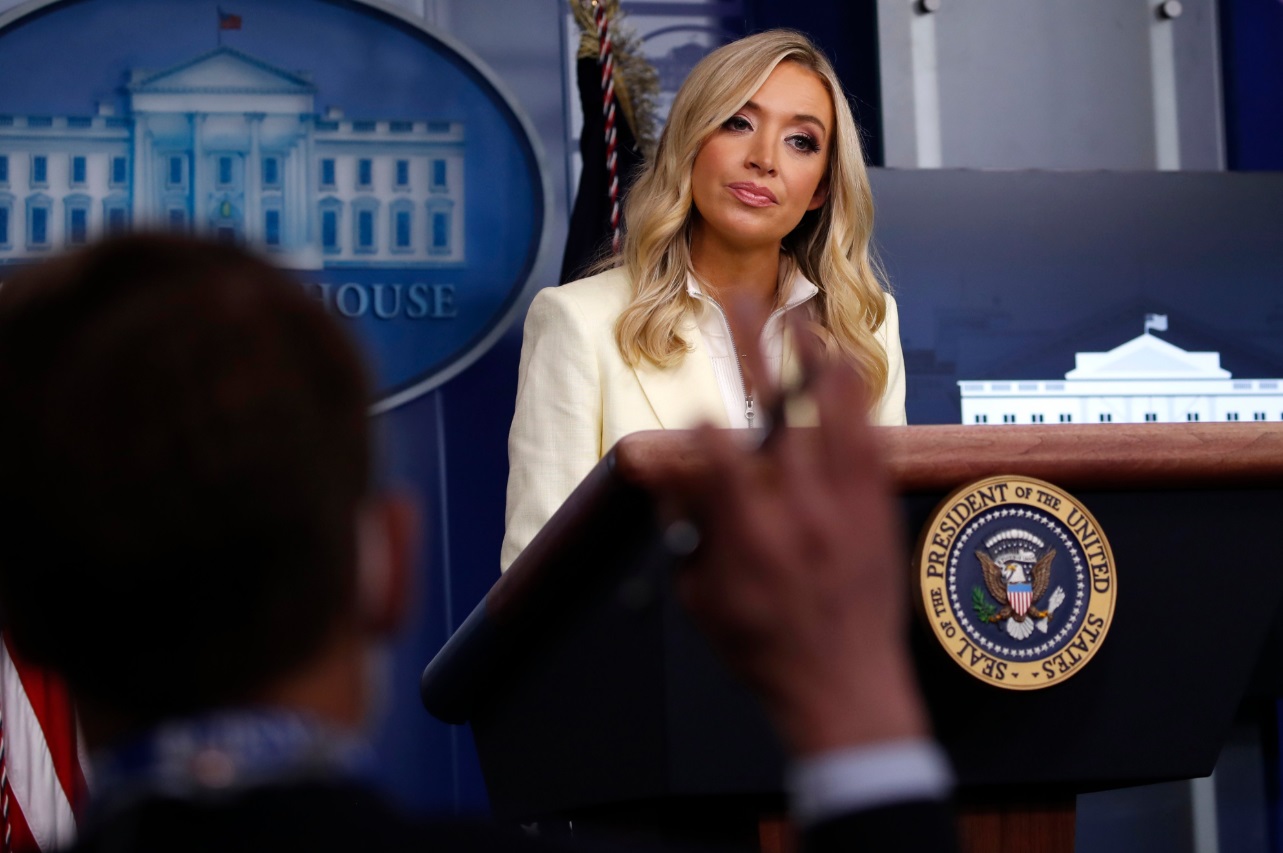 PHOTO Kayleigh McEnany Giving Media Member Cute Little Smirk At The White House Podium