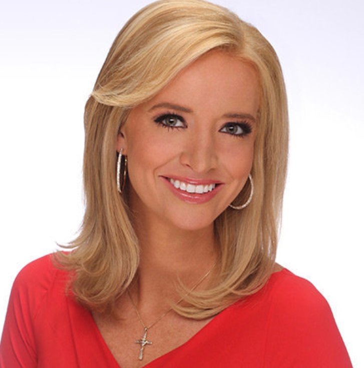 PHOTO Kayleigh McEnany Wearing Oversized Earrings