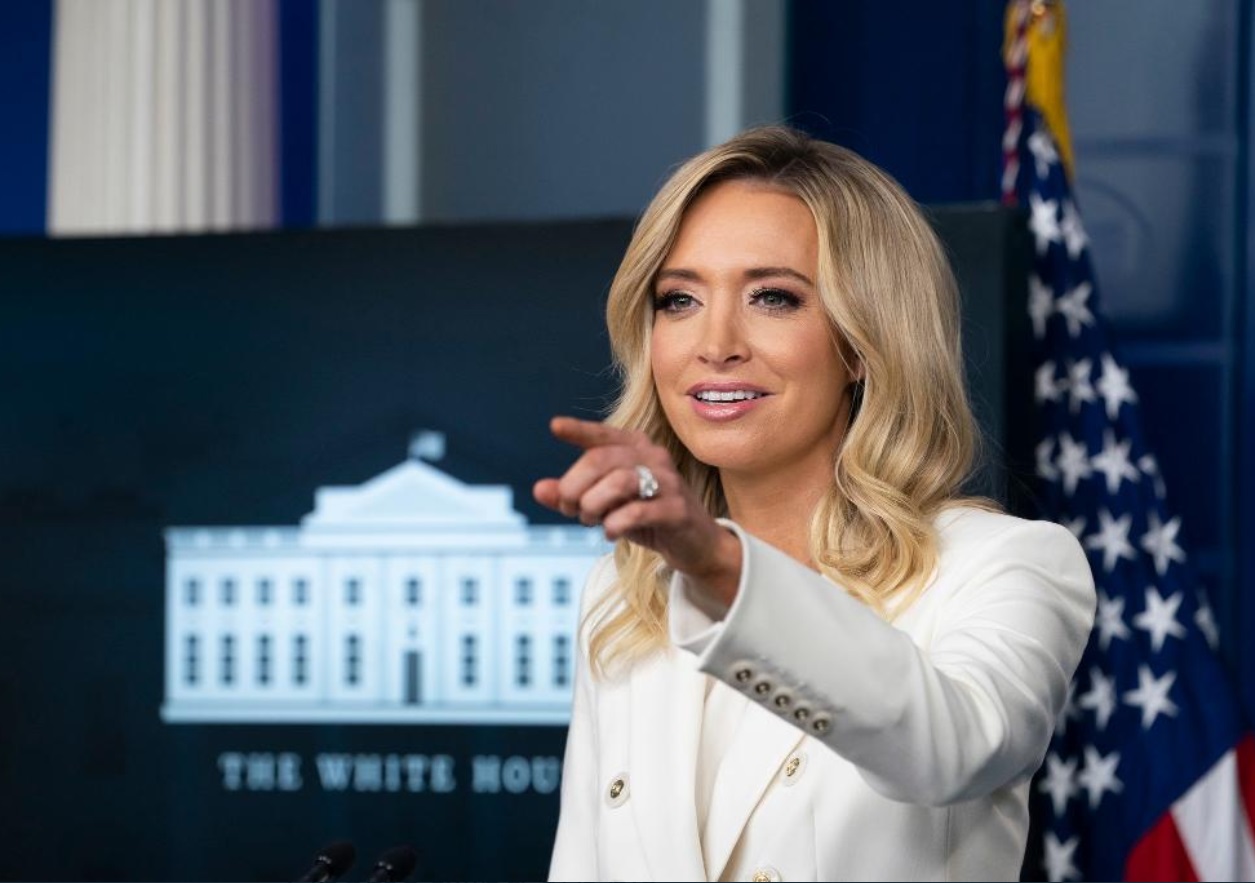 PHOTO Kayleigh McEnany's Very Expensive Crystal Wedding Ring