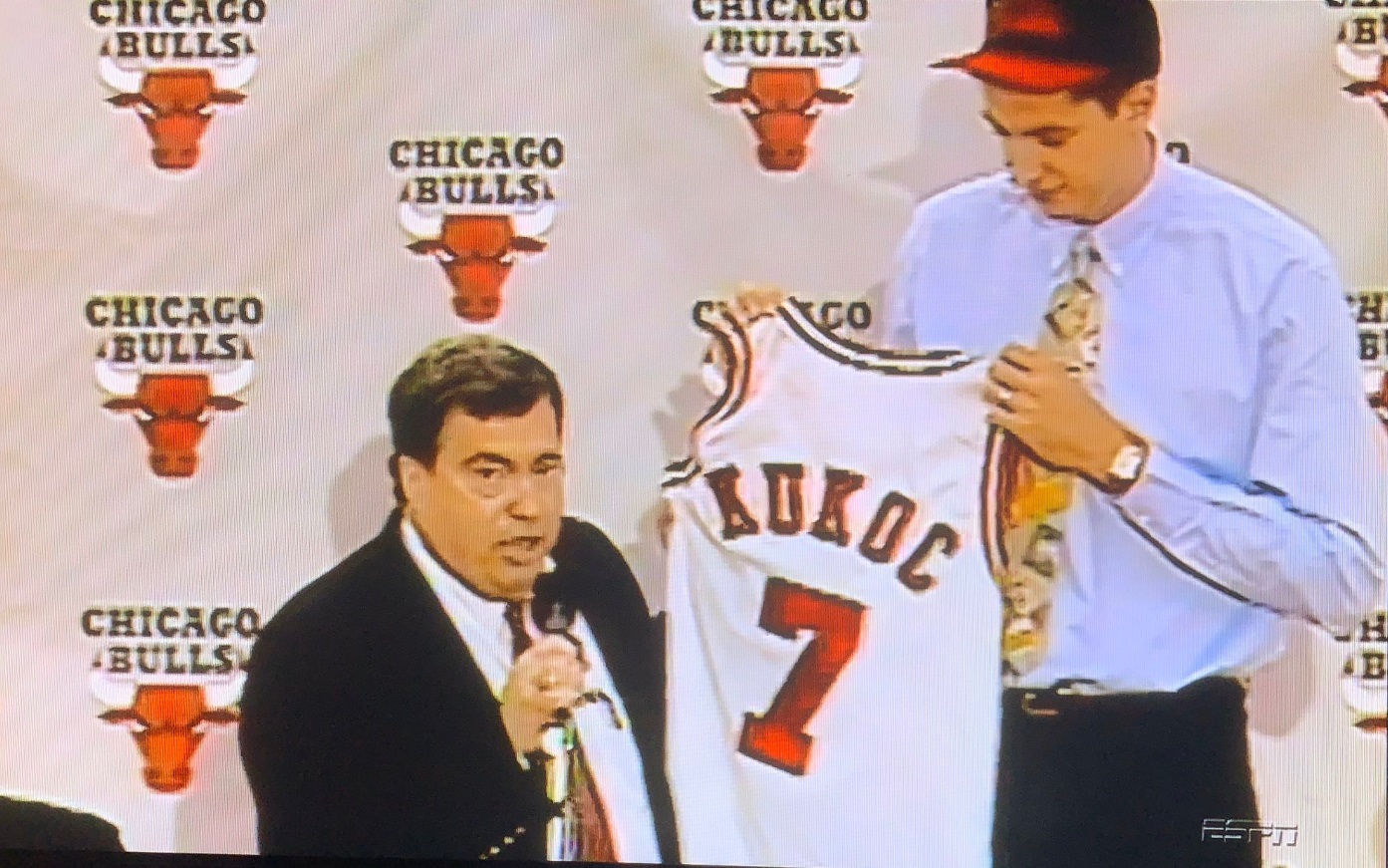 PHOTO Look How Much Taller Toni Kukoc Was Than Jerry Krause