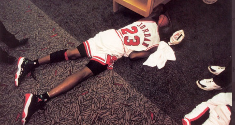 PHOTO Michael Jordan Crying On The Floor In The Locker Room