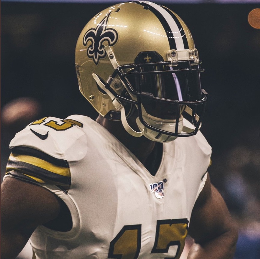 PHOTO Michael Thomas Hiding Behind Dark Helmet Face Mask