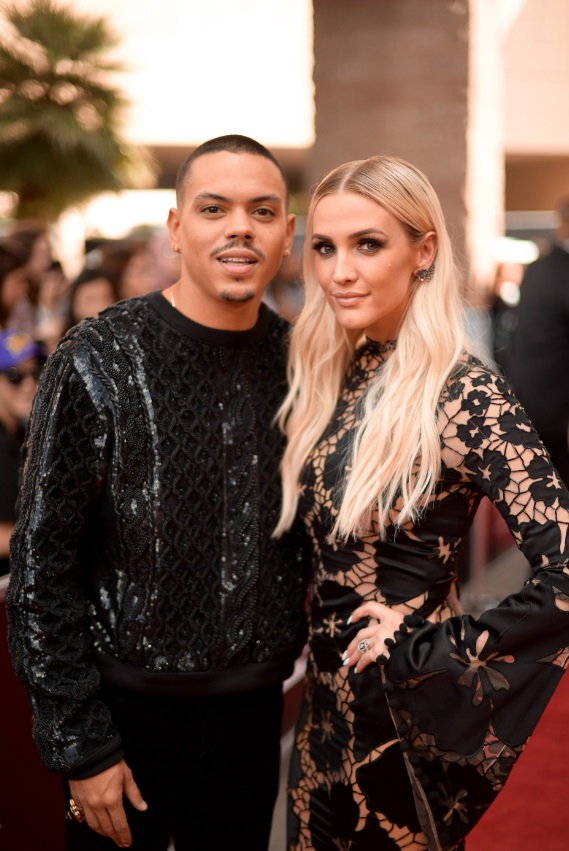 PHOTO Pregnant Ashlee Simpson Looking Hot