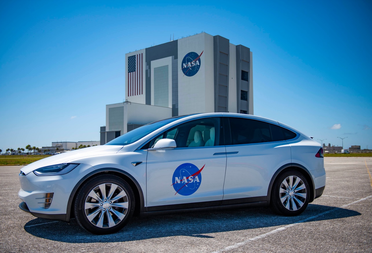 PHOTO Tesla Model X Made For NASA Astronauts For Transportation To Rocket Test Launch Site