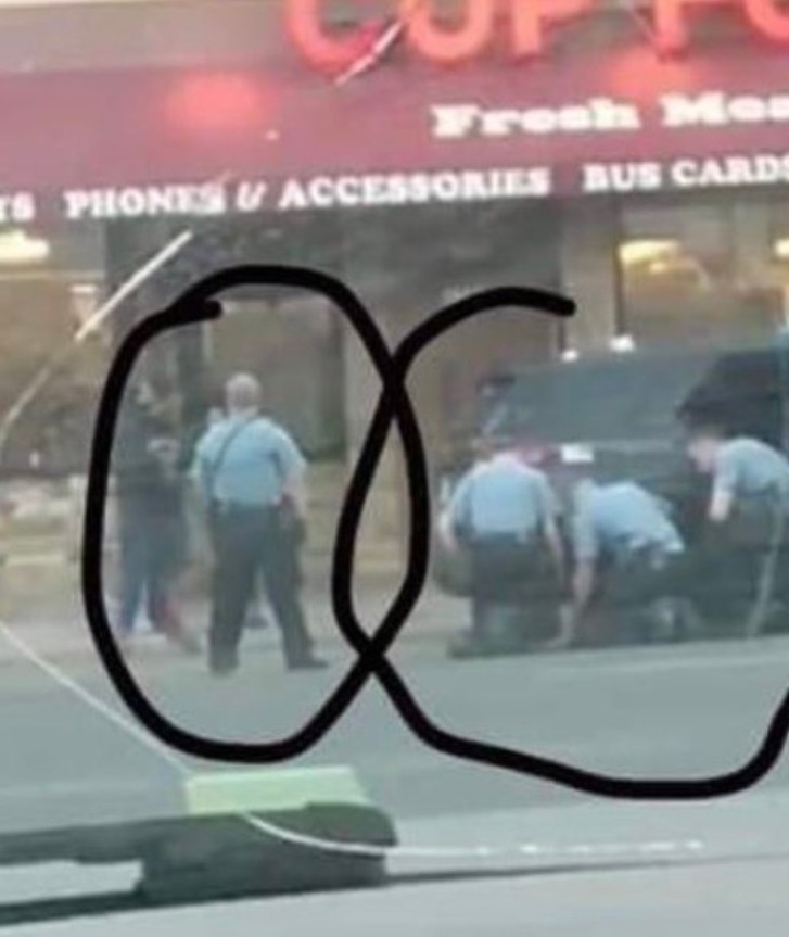 PHOTO Three Minnesota Police Officers Watching Derek Chauvin Strangle George Floyd