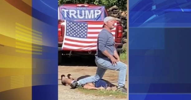 PHOTO Corrections Officer Imitating George Floyd Knee To Neck Posture