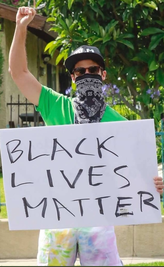 PHOTO Darren Criss Holding Black Lives Matter Sign In Downtown Los Angeles