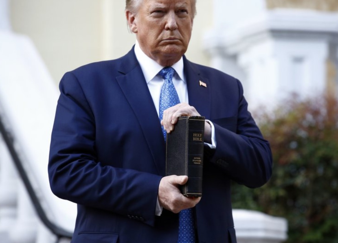 PHOTO Donald Trump Showing You He's Holding A Bible