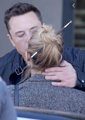 PHOTO Elon Musk Kissing Amber Heard