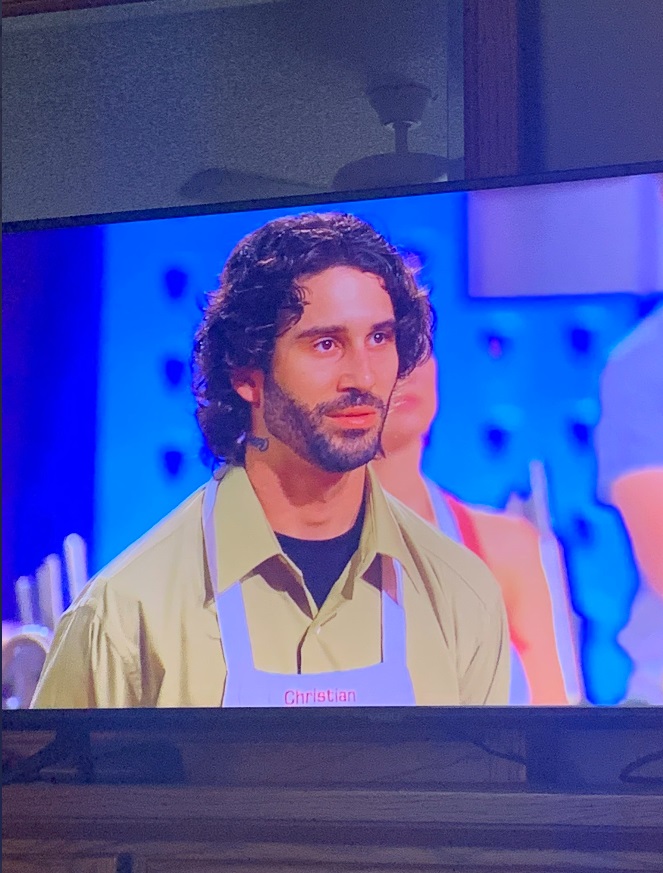 PHOTO Guy On Season 2 Of Masterchef Looks Like Chris D'Elia