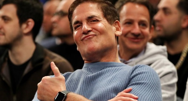 PHOTO Mark Cuban Giving An Arrogant Thumbs Up