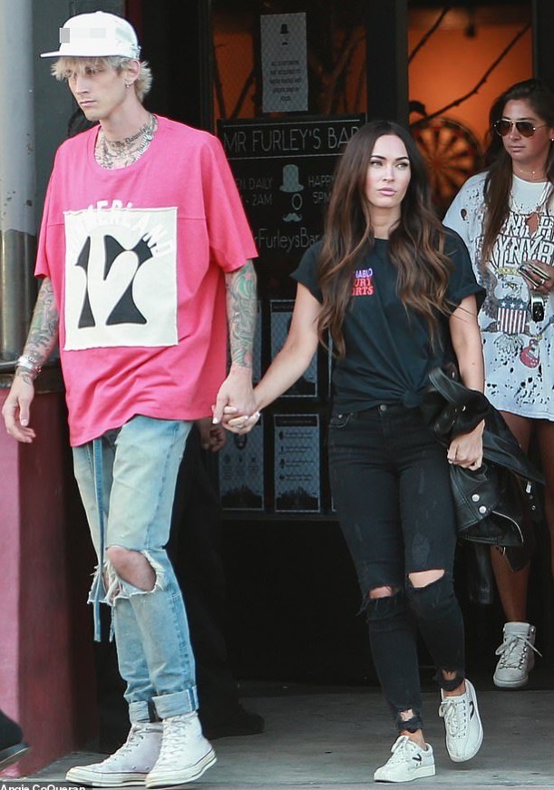 PHOTO Megan Fox Holding Hands With Machine Gun Kelly