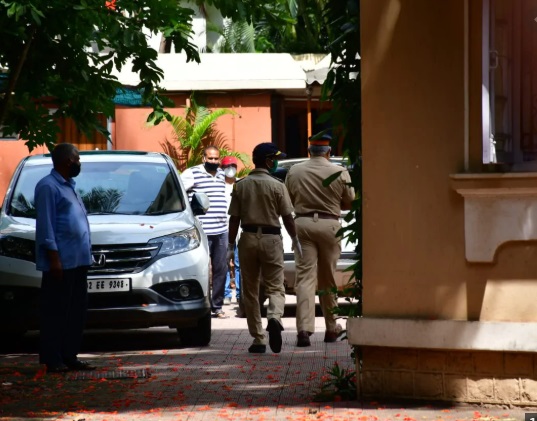 PHOTO Mumbai Police Outside Sushant Singh Rajput's Tiny House