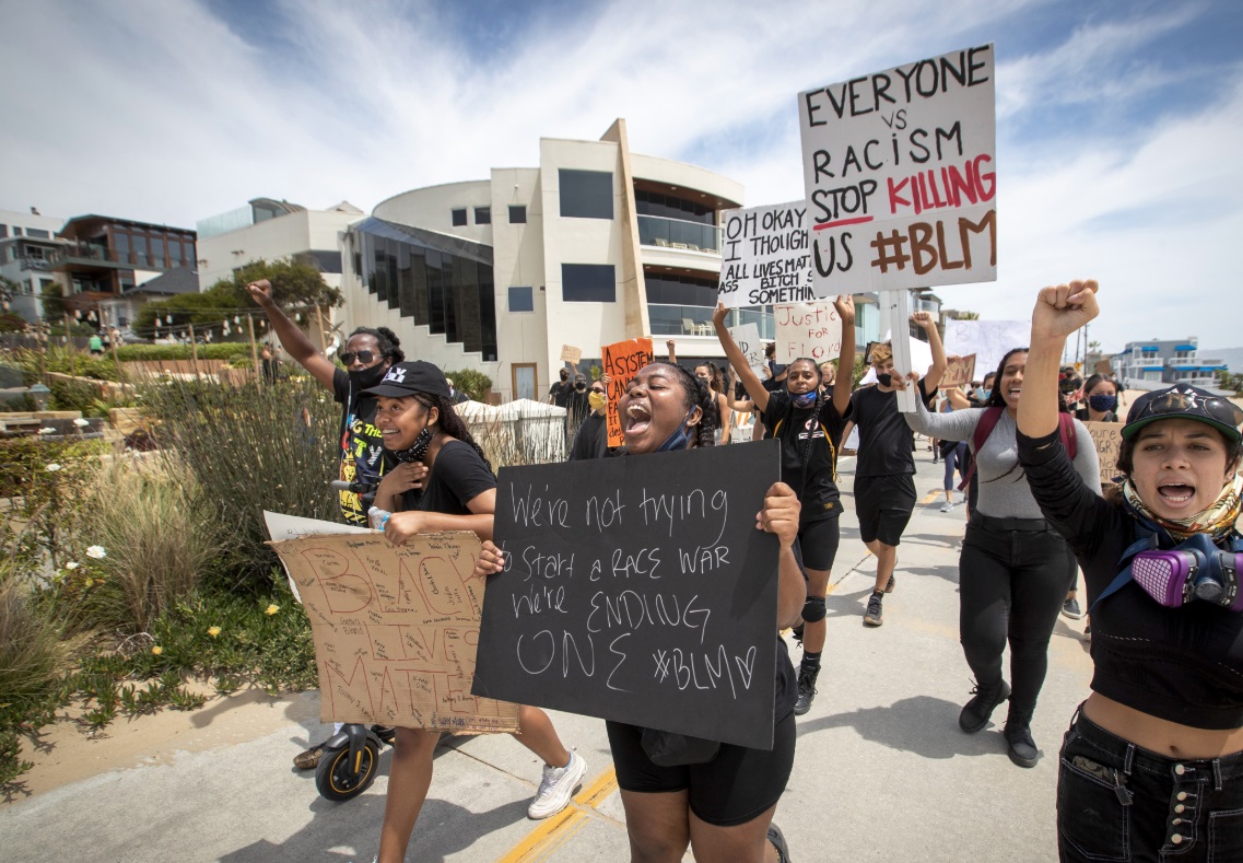 PHOTO Protests In Manhattan Beach And Hermosa Beach