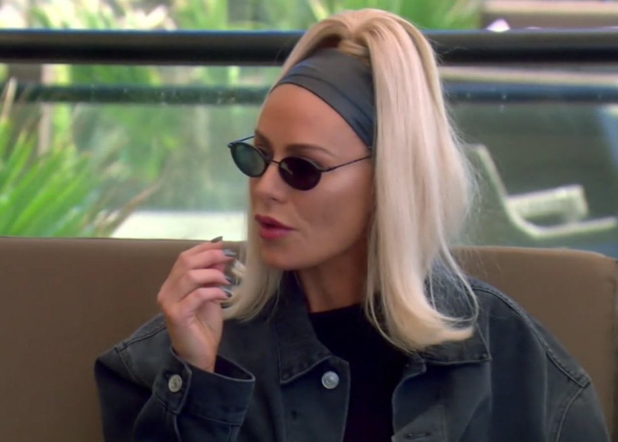 PHOTO Stassi's Fake Nails And Hair Held Up By Headband In Vanderpump Rules