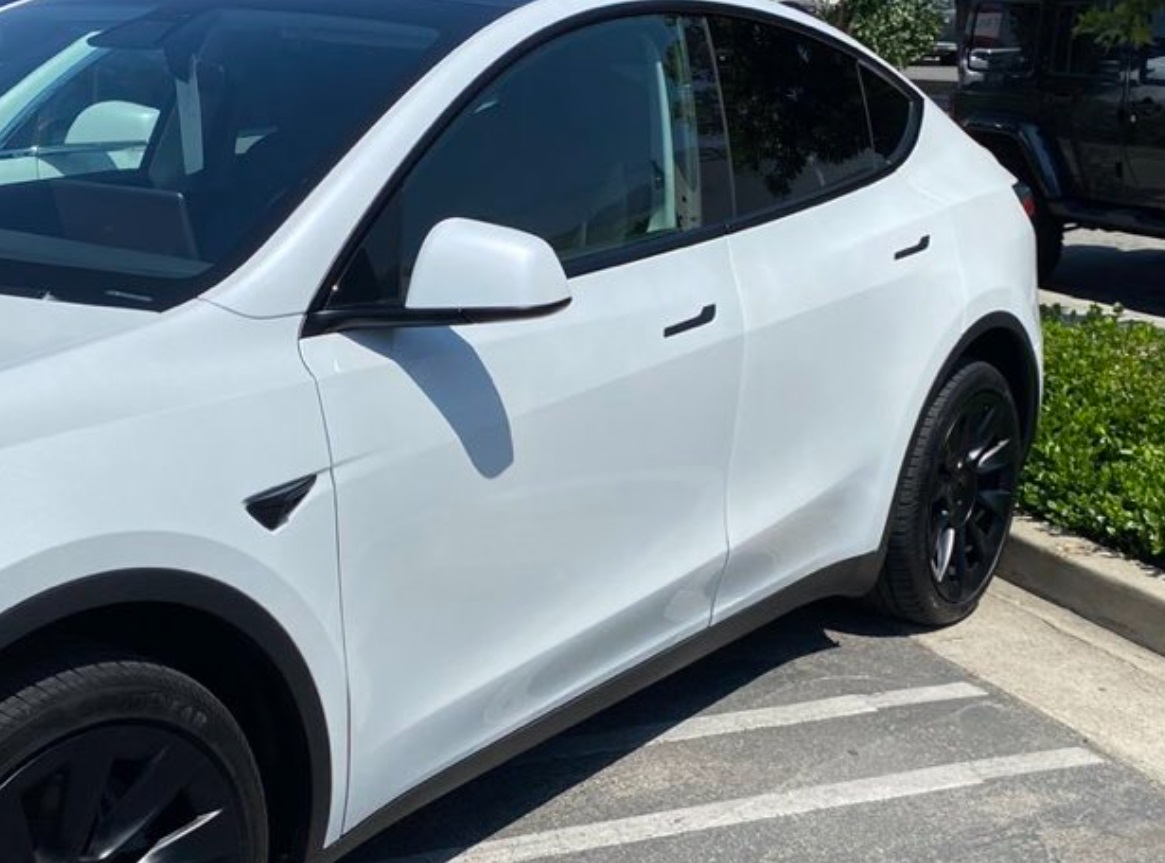 PHOTO Tesla Manufacturing Selling Car With Door That Is Differerent Shade Than The Rest Of The Car