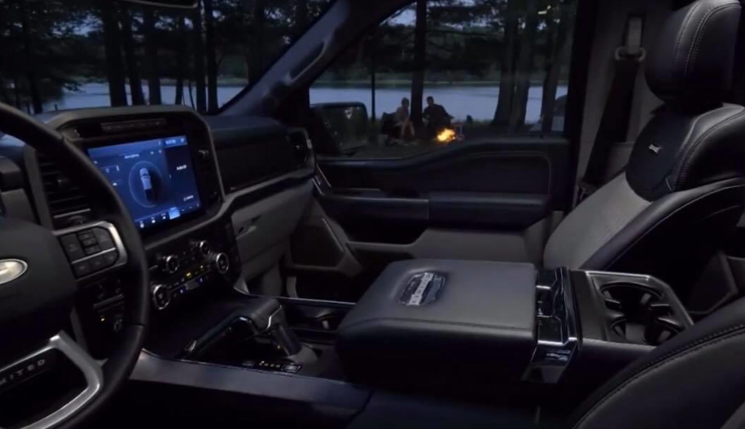 PHOTO The View Inside The 2021 Ford F-150 At Night Is Clean