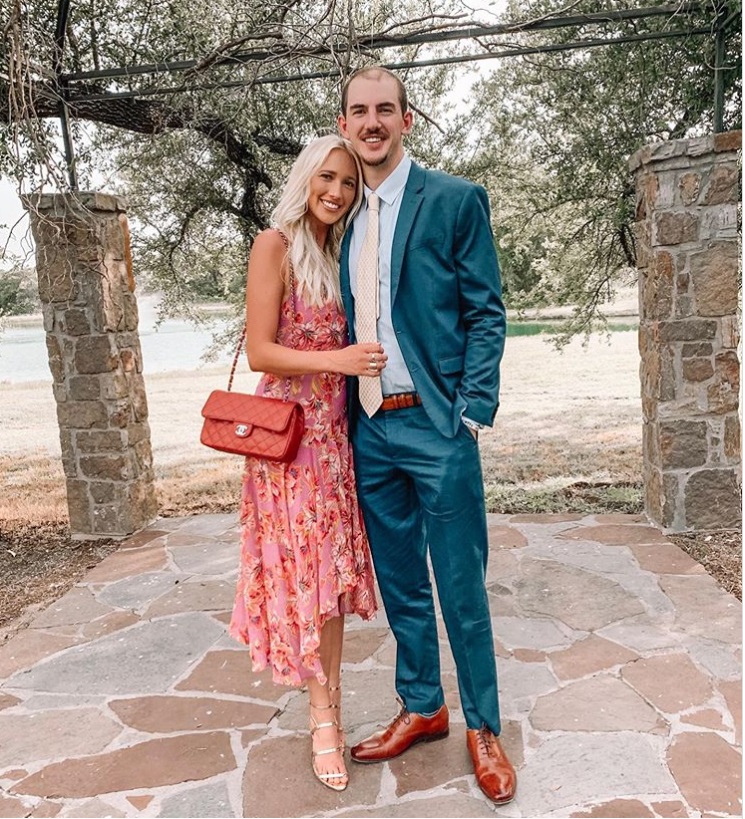 PHOTO Alex Caruso In A Suit With His Girlfriend In Austin Texas