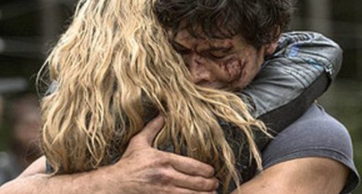 PHOTO Bellamy And Clarke Hugging In The 100