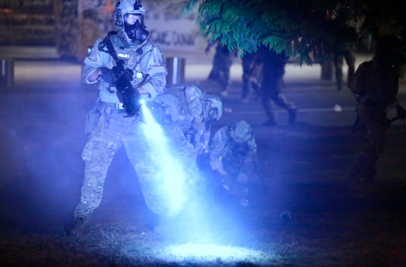 PHOTO Federal Police Performing A Night Raid In Portland