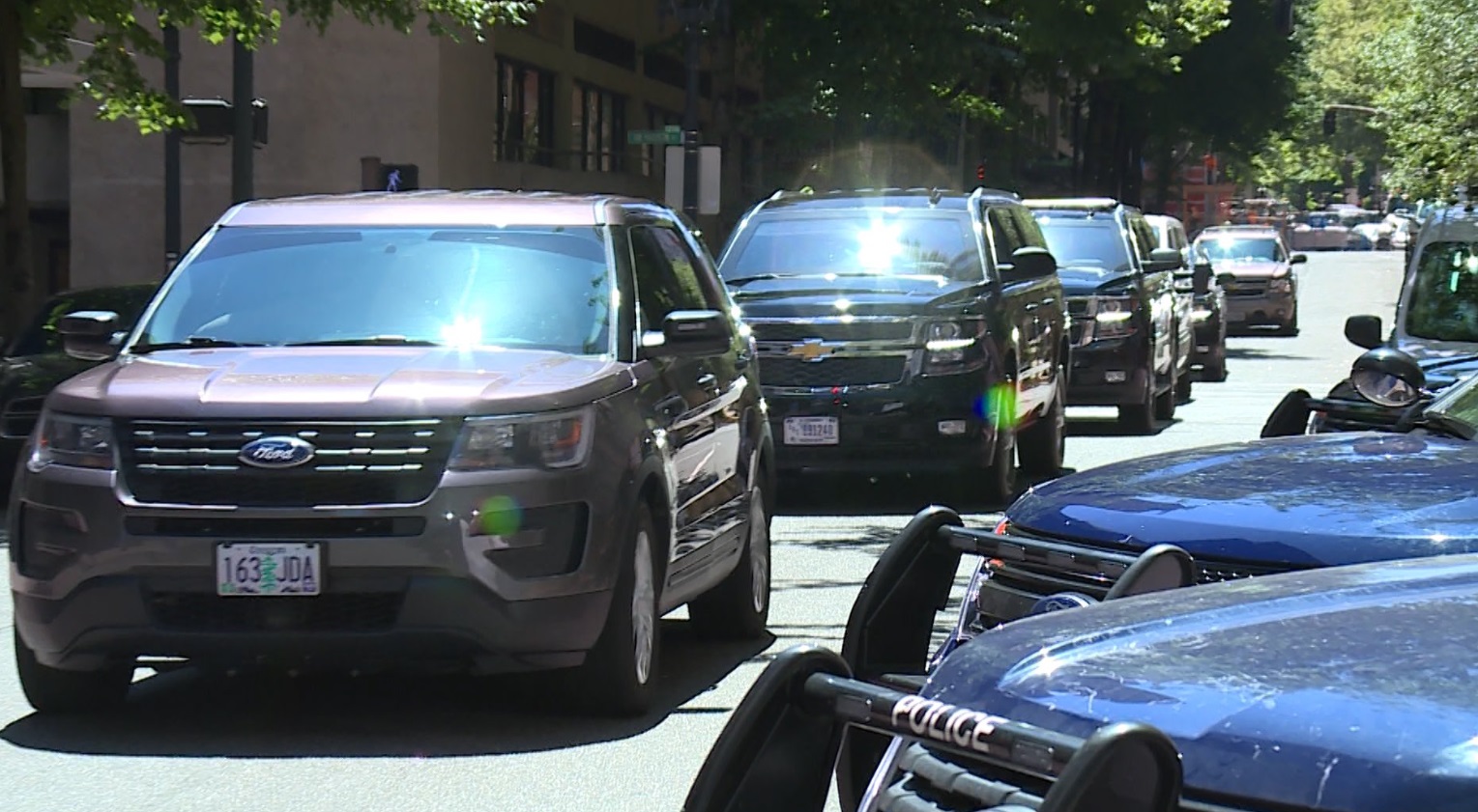 PHOTO Homeland Security Secretary Chad Wolf Arrving In Portland In Unmarked Blacked Out SUV