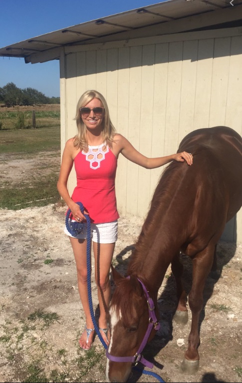 PHOTO Kayleigh McEnany Feeding Her Horse