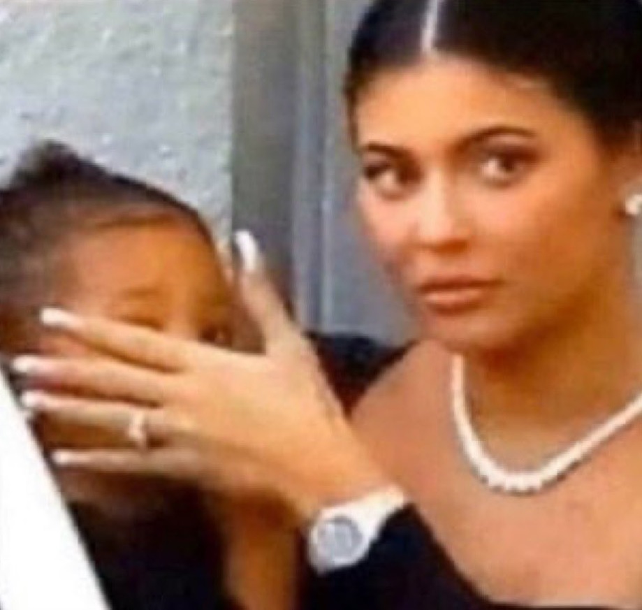 PHOTO Kylie Jenner Covering Stormi's Eyes From Ray Park