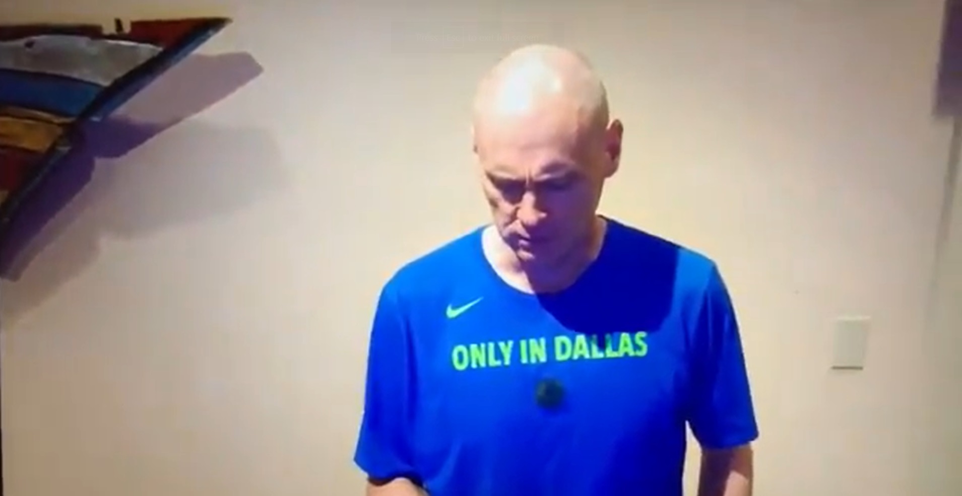 PHOTO Rick Carlisle Wearing An Only In Dallas T-Shirt