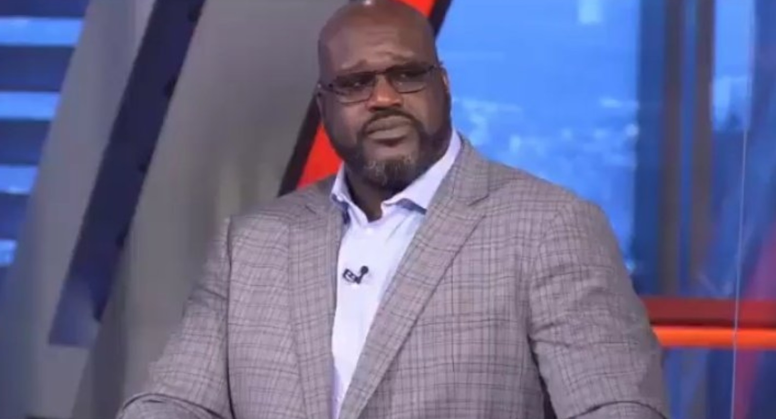 PHOTO Shaq Backs Himself Up Looking At Charles Barkley Like You Can't Be Serious While He Talks About Players Kneeling