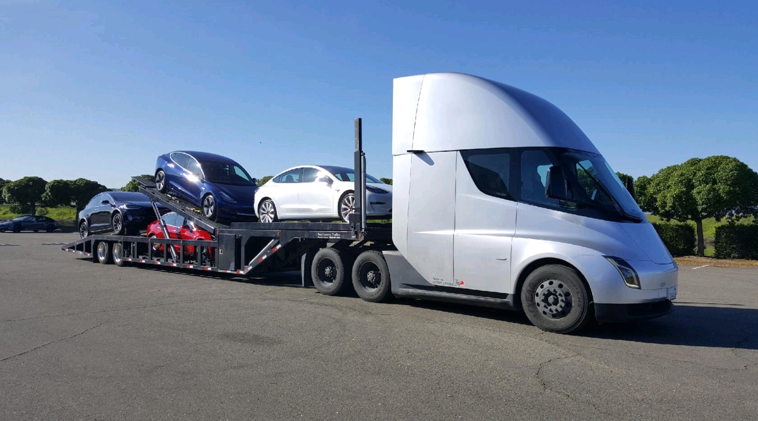 PHOTO Tesla Semi Hauling Tesla Cars In Georgia